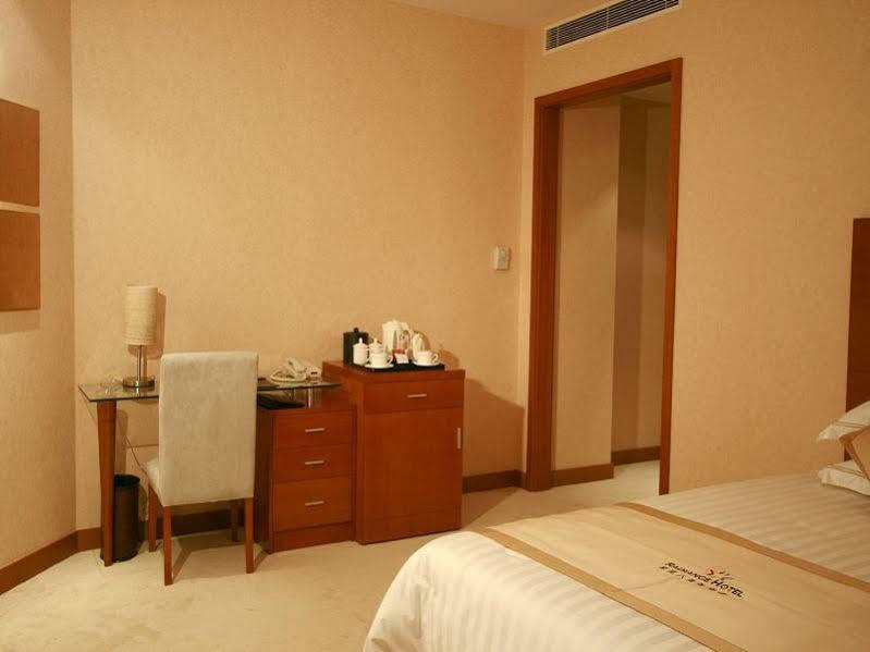 Radiance Hotel Шанхай Экстерьер фото